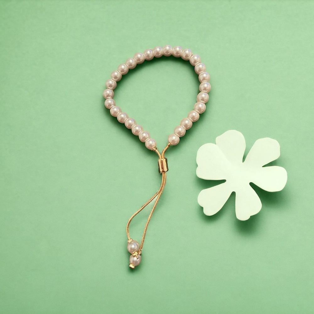 Accesorios de acero inoxidable. Lindo lazo a la moda